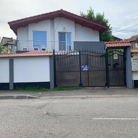 White House Guest House Hunedoara Exterior foto